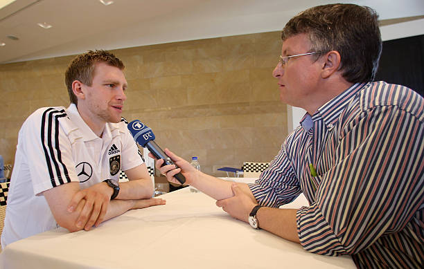 向姆巴佩施 向姆巴佩施